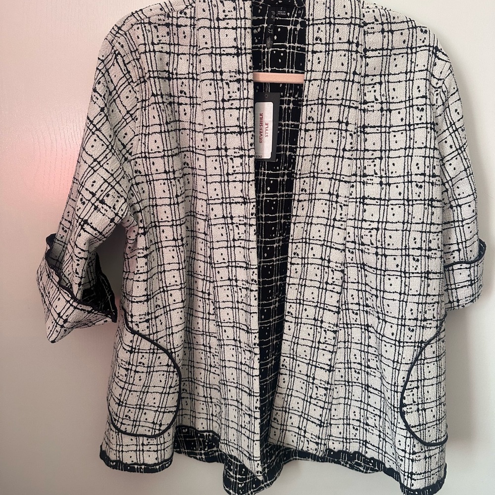 By J.J. | Black and White Reversible Cardigan Size S –‎ Elegant and Casual Style - Picture 7 of 10